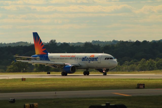 — — - Allegiant Airbus A-320 on rollout runway 4 at KLEX, Lexington Bluegrass Airport.