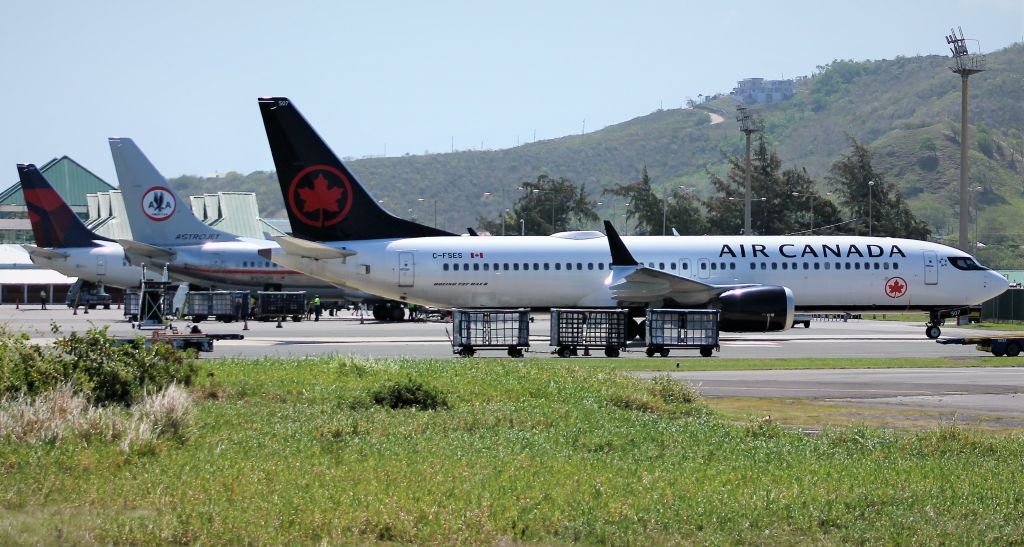 Boeing 737 MAX 8 (C-FSES)