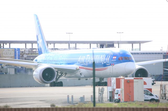 Boeing 787-9 Dreamliner (F-OMUA)