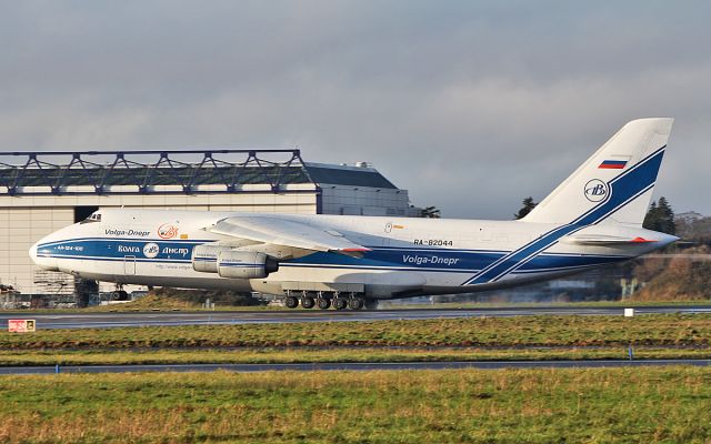 Antonov An-124 Ruslan (RA-82044) - vda an-124-100 ra-82044 landing at shannon 5/12/18.