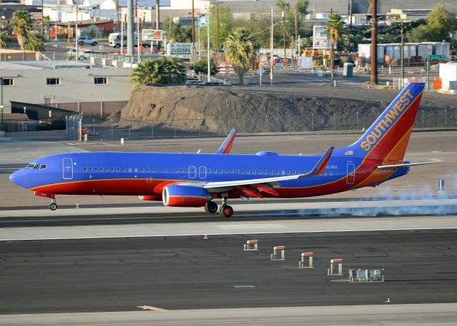 Boeing 737-800 (N8638A)