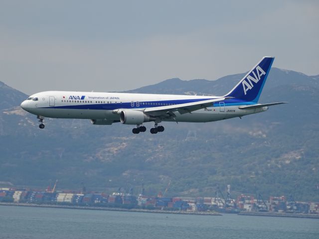 BOEING 767-300 (JA607A)