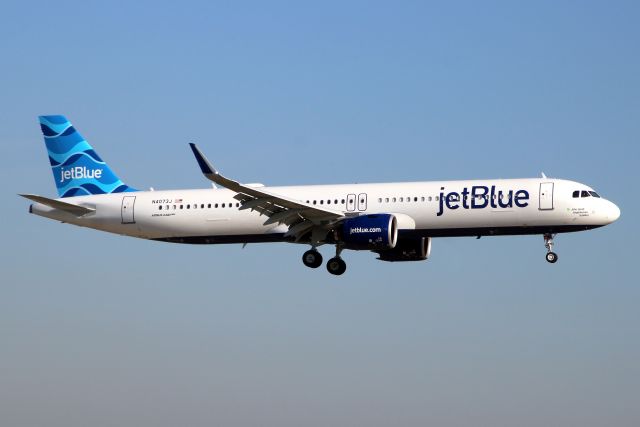 Airbus A321neo (N4073J) - On short finals for rwy 09L on 4-Apr-23 operating flight JBU7 from KJFK.