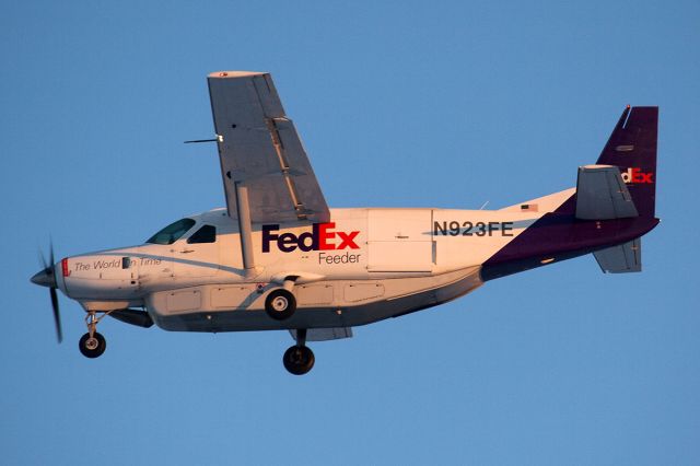 Cessna Caravan (N923FE)