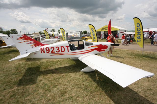 Experimental 100kts (N923DT) - See more planes from the 2013 EAA Airventure here- a rel=nofollow href=http://www.facebook.com/media/set/?set=a.10153121083865078.1073741840.283142505077&type=1https://www.facebook.com/media/set/?set=a.10153121083865078.1073741840.283142505077&type=1/a