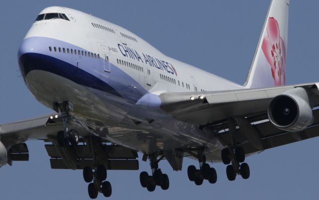 Boeing 747-400 (B-18203)