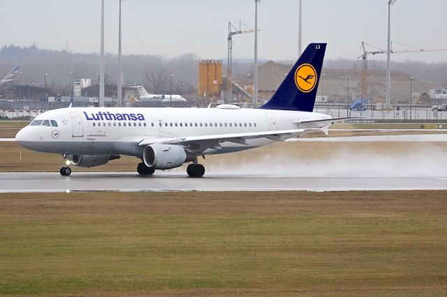 Airbus A320 (D-AILX)