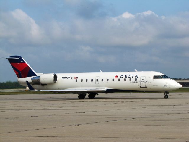 Canadair Regional Jet CRJ-200 (N813AY)