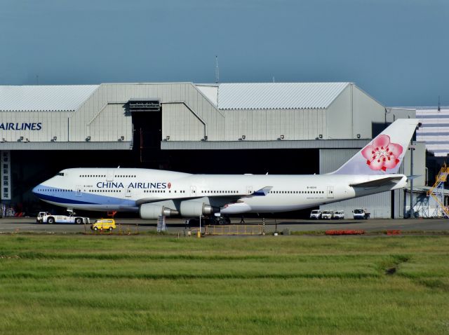 Boeing 747-400 (B-18215)