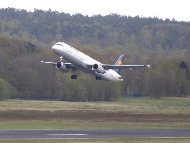 Airbus A321 (D-AIDE) - LH A321-200 D-AIDE takeoff from 32R CGN. Photo made 17.04.2016.