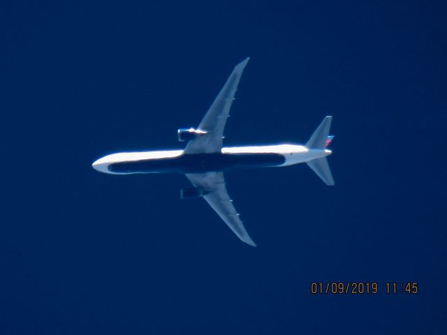 BOEING 767-400 (N839MH)