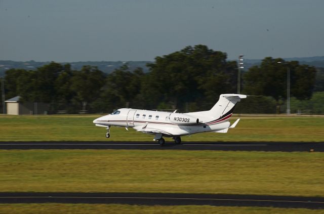 Embraer Phenom 300 (N303QS)