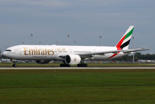 BOEING 777-300ER (A6-EPW)