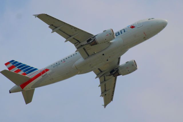 Airbus A319 (N715UW)