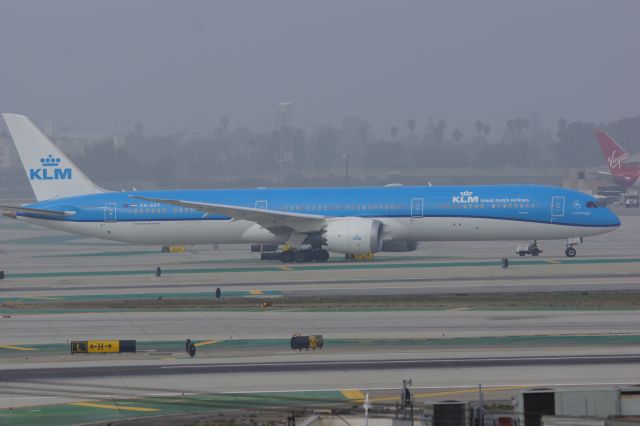 BOEING 787-10 Dreamliner (PH-BKF)