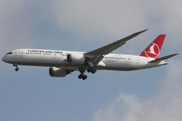 Boeing 787-9 Dreamliner (TC-LLA)