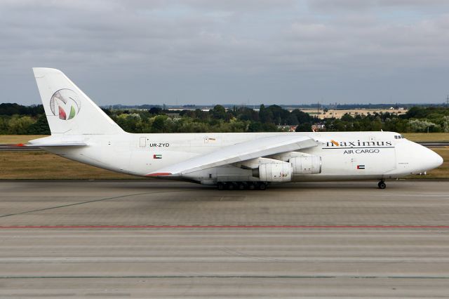 Antonov An-124 Ruslan (UR-ZYD)