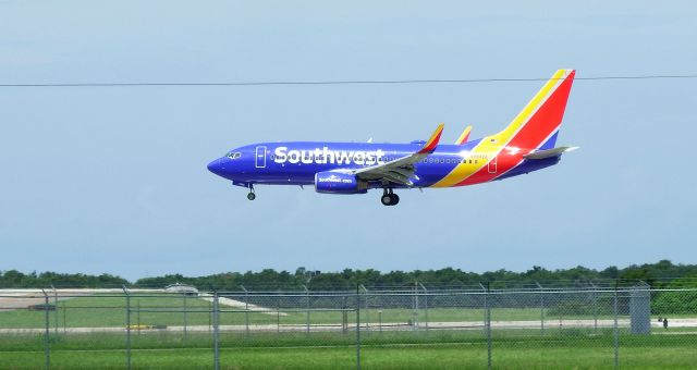 Boeing 737-700 (N7842A)