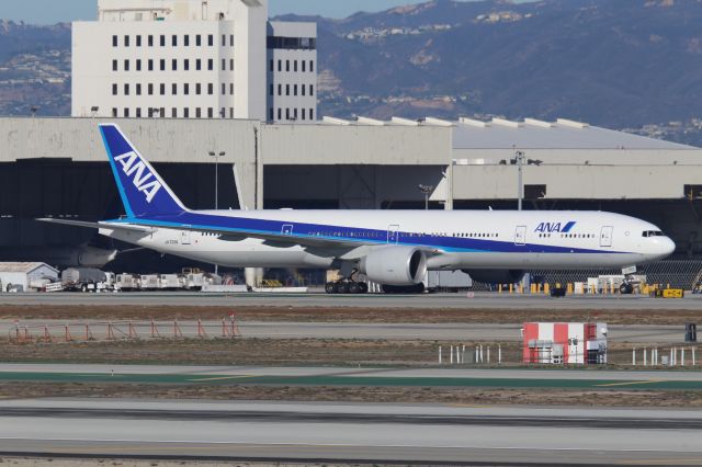 BOEING 777-300ER (JA733A)