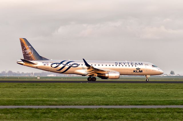 Embraer ERJ-190 (PH-EZX) - Star Alliance livery . 09.06.2016 Amsterdam