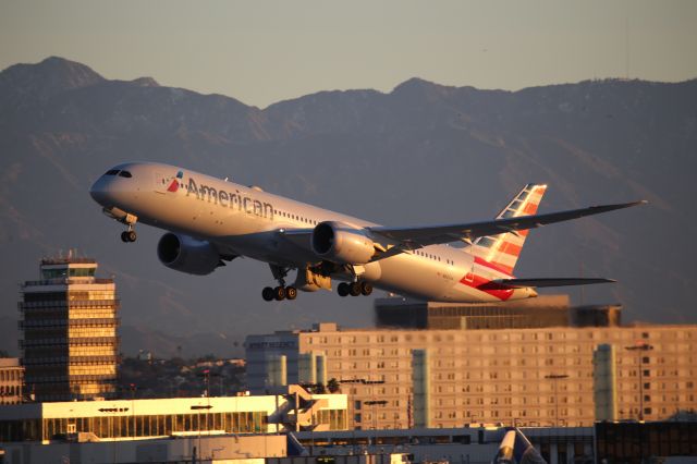 Boeing 787-9 Dreamliner (N825AA)