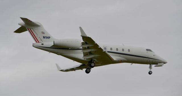 Bombardier Challenger 300 (N1HP)