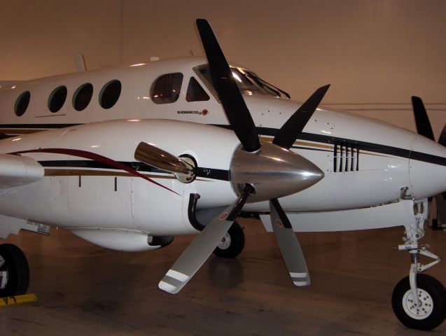 Beechcraft King Air 90 (N990KB) - 4 blade props