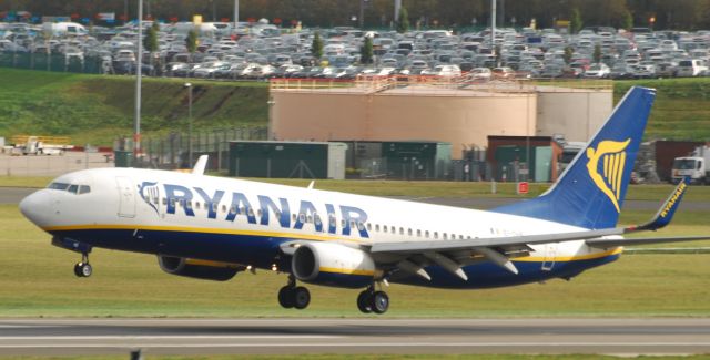 Boeing 737-800 (EI-DHE) - FROM FREEPORT CARPARK