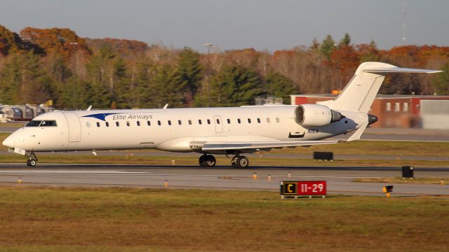 Canadair Regional Jet CRJ-700 (N11EA)