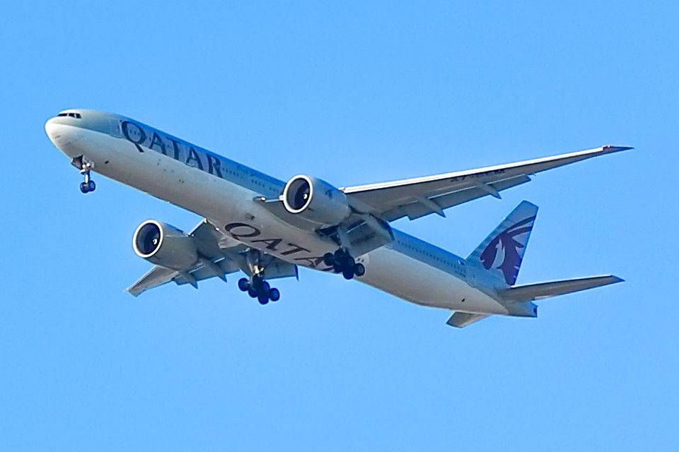 BOEING 777-300ER (A7-BEM)