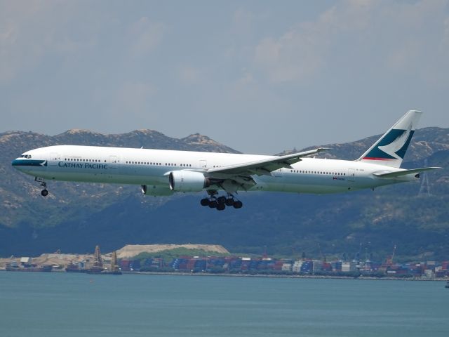 BOEING 777-300 (B-HNH)