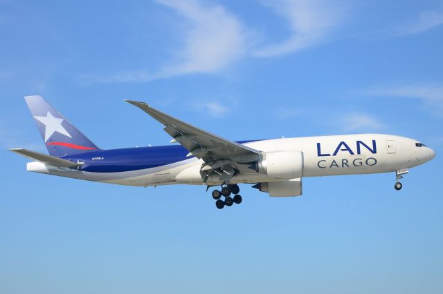 Boeing 777-200 (N778LA)