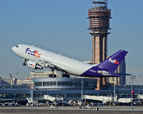 Airbus A310 (N813FD) - N813FD FedEx Express Airbus A310-324/ET (cn 500) "Charissa"  - Las Vegas - McCarran International (LAS / KLAS) USA - Nevada, December 21, 2012 Photo: Tomás Del Coro