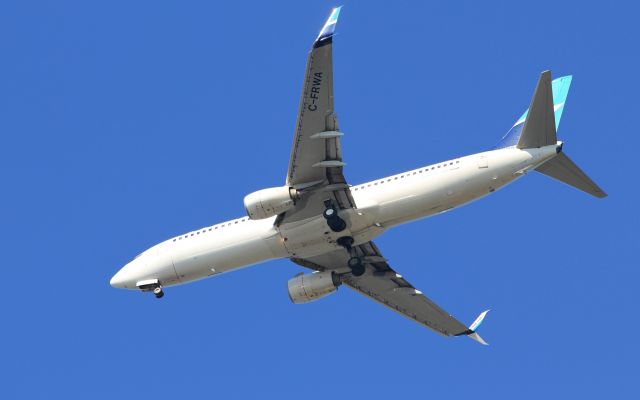 Boeing 737-800 (C-FRWA) - Nice early morning shot from my front yard.