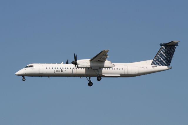 de Havilland Dash 8-300 (C-GLQD) - Arriving Sunday morning on runway 24R