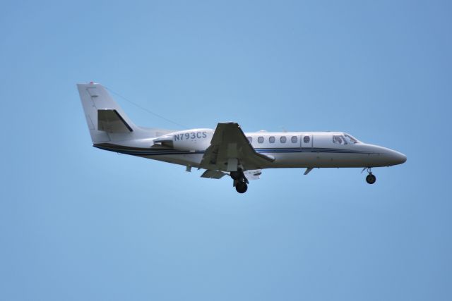 Cessna Citation V (N793CS) - CESSNA FINANCE CORP on final to KSVH - 8/19/14. Appears to have been registered on the same day (Certificate Issue Date 8/19/14) to Brownstone Aviation LLC. 