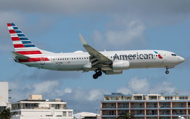 Boeing 737-800 (N979NN) - Landing at SXM on the 24/Feb/2024