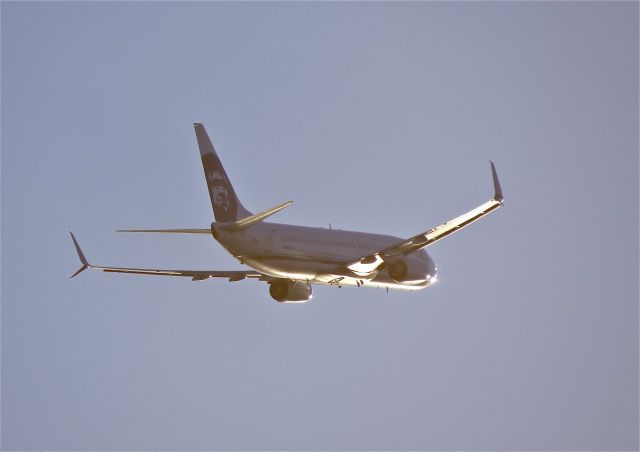 Boeing 737-800 (N556AS) - Scimitar winglets 10/28/14