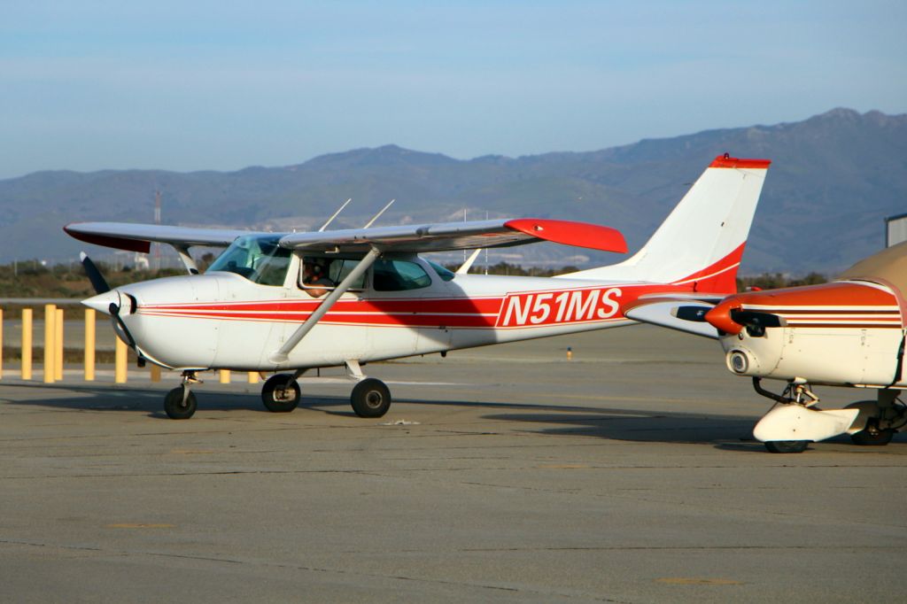 Cessna Skyhawk (N51MS) - KOAR - 1970 Cessna 172K Skyhawk C/N 17259085 on the ramp at Marina, CA