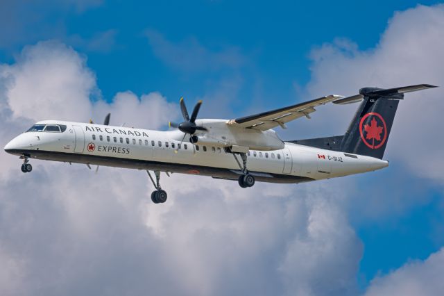 de Havilland Dash 8-400 (C-GIJZ)