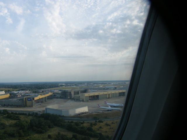 Airbus A319 (EI-EPU) - ARR IN TO EGLL 18/07/14 A VIEW FROM THE PLANE