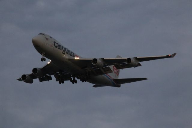 Boeing 747-400 (LX-UCV)