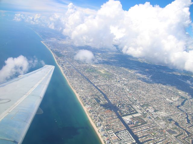 McDonnell Douglas MD-90 (N905DA) - Just after departure from FLL.