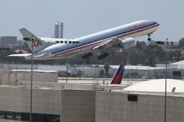 Boeing 777-200 (N775AN)