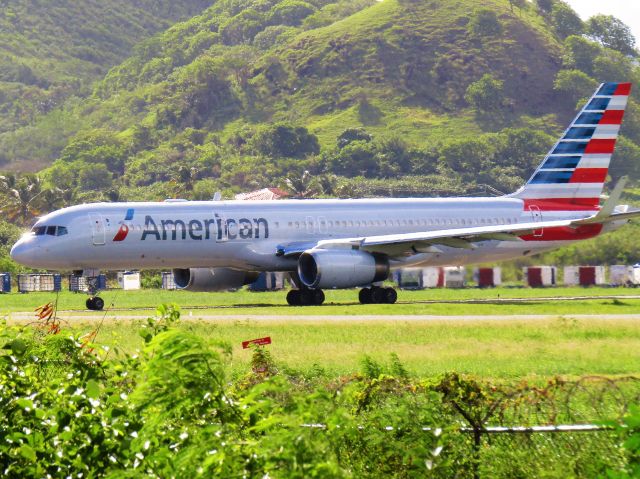 Boeing 757-200 (N197AN)