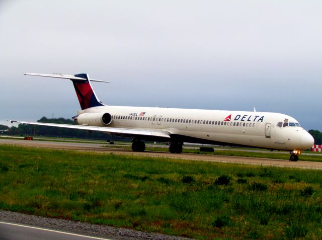 McDonnell Douglas MD-88 (N969DL)