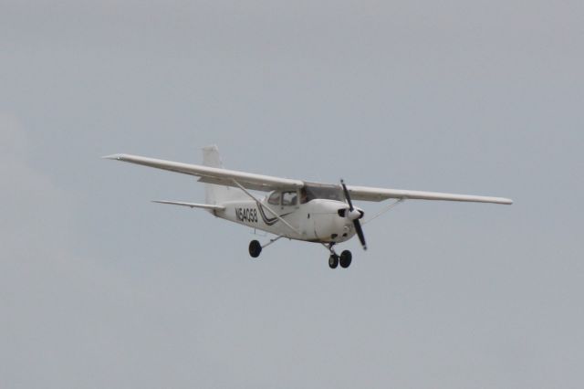 Cessna Skyhawk (N54058) - Skyhawk (N54058) arrives at Sarasota-Bradenton International Airport