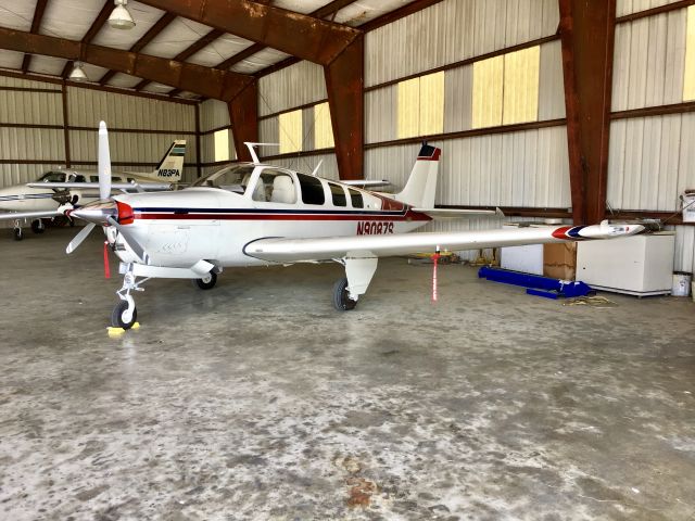 Beechcraft Bonanza (36) (N9087S) - In the community hangar @ Mt. Sterling, KY