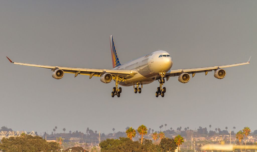 Airbus A340-300 (RP-C3438)