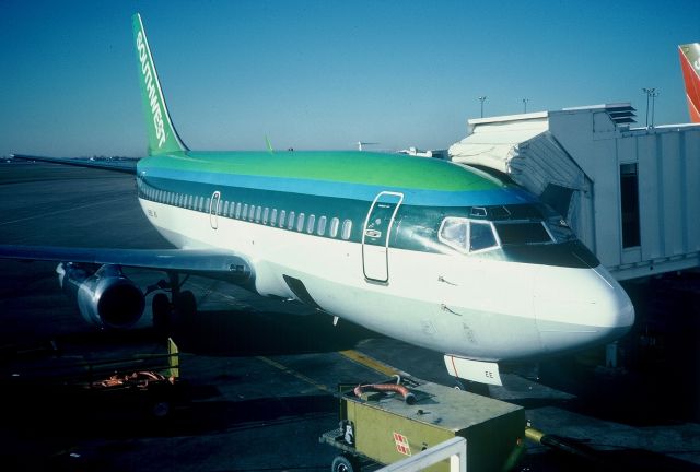 Boeing 737-200 (EI-BEE) - Southwest had two short term leased -200s from Air Lingus in the eighties. ASH and BEE.  So short that they did not paint them.  I took this photo at the old gate 7 at Love Field.